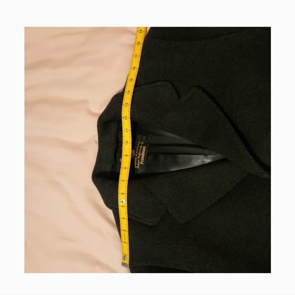 HOLT RENFREW 💯% Wool Overcoat - Picture 8 of 9